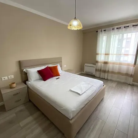 Cozy Flat Appartments In شقة تيرانا
